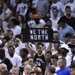 Vista de un fanático de los Toronto Raptors, en una fotografía de archivo. EFE/Rhona Wise