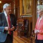 Fotografía cedida hoy, por la Presidencia de México, del mandatario mexicano, Andrés Manuel López Obrador (i) y la presidenta de la Comisión Europea (CE), la alemana Ursula von der Leyen (d) durante una reunión en Palacio Nacional de la Ciudad de México (México). EFE/Presidencia de México/SOLO USO EDITORIAL/SOLO DISPONIBLE PARA ILUSTRAR LA NOTICIA QUE ACOMPAÑA (CRÉDITO OBLIGATORIO)