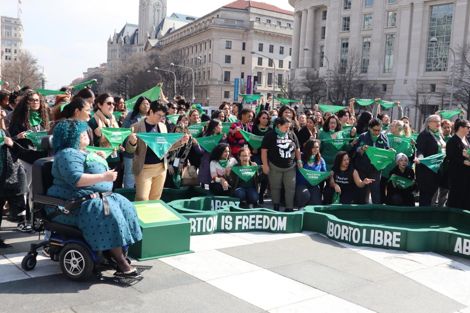 Fotografía de archivo fechada el 28 de febrero de 2023 que muestra a varias mujeres en una manifestación a favor del aborto en Washington (Estados Unidos). EFE/ Octavio Guzmán