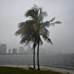 Con sede en Miami, esta agencia federal ha precisado que hay casi un cien por ciento de probabilidades de su formación debido a que un sistema de baja presión se ha venido organizando mejor durante el fin de semana. Fotografía de archivo. EFE/Gastón de Cárdenas