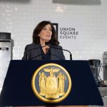 Fotografía de archivo cedida por la Gobernación de Nueva York donde aparece su gobernador, Kathy Hochul. EFE/ Don Pollard / Gobernación Nueva York/ SOLO USO EDITORIAL/ SOLO DISPONIBLE PARA ILUSTRAR LA NOTICIA QUE ACOMPAÑA (CRÉDITO OBLIGATORIO)