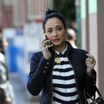 Fotografía de archivo en donde se observa a una mujer hablando por su teléfono celular. EFE/Alejandro Ernesto