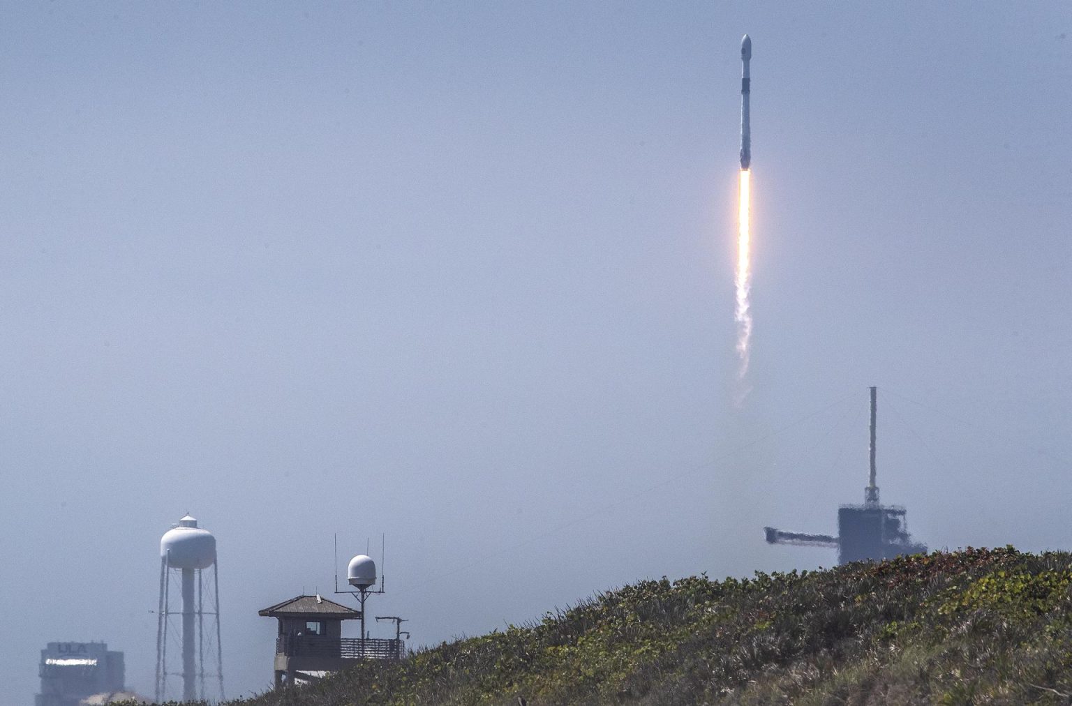 La misión Euclid Telescope despega a bordo de un cohete Falcon 9 de SpaceX en el Centro Espacial Kennedy. EFE/EPA/CRISTOBAL HERRERA-ULASHKEVICH