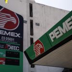 Fotografía de una estación de gasolina de Petróleos Mexicanos (Pemex), en Ciudad de México (México). Imagen de archivo. EFE/ Isaac Esquivel