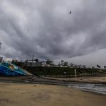 Fotografía de archivo de una playa cubierta de nubes grises en Ensenada, Baja California (México). EFE/ Alejandro Zepeda