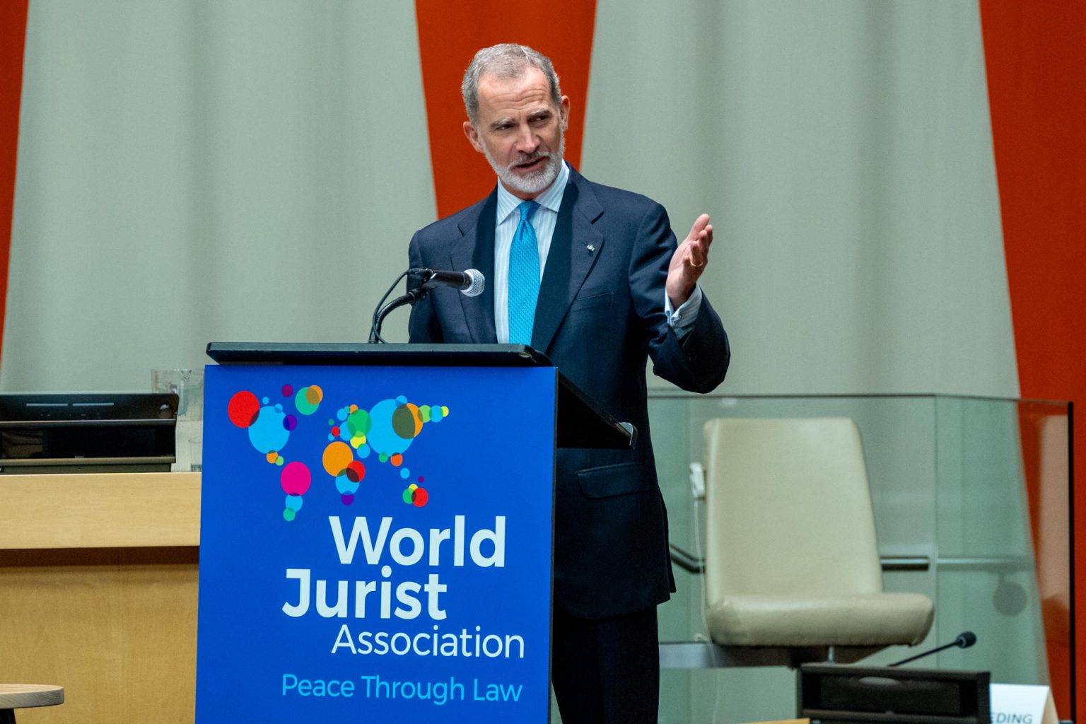 El rey de España Felipe VI habla durante la clausura de la XXVIII edición del Congreso Mundial del Derecho, hoy, en la sede de la ONU en Nueva York (EE.UU.). EFE/ Ángel Colmenares