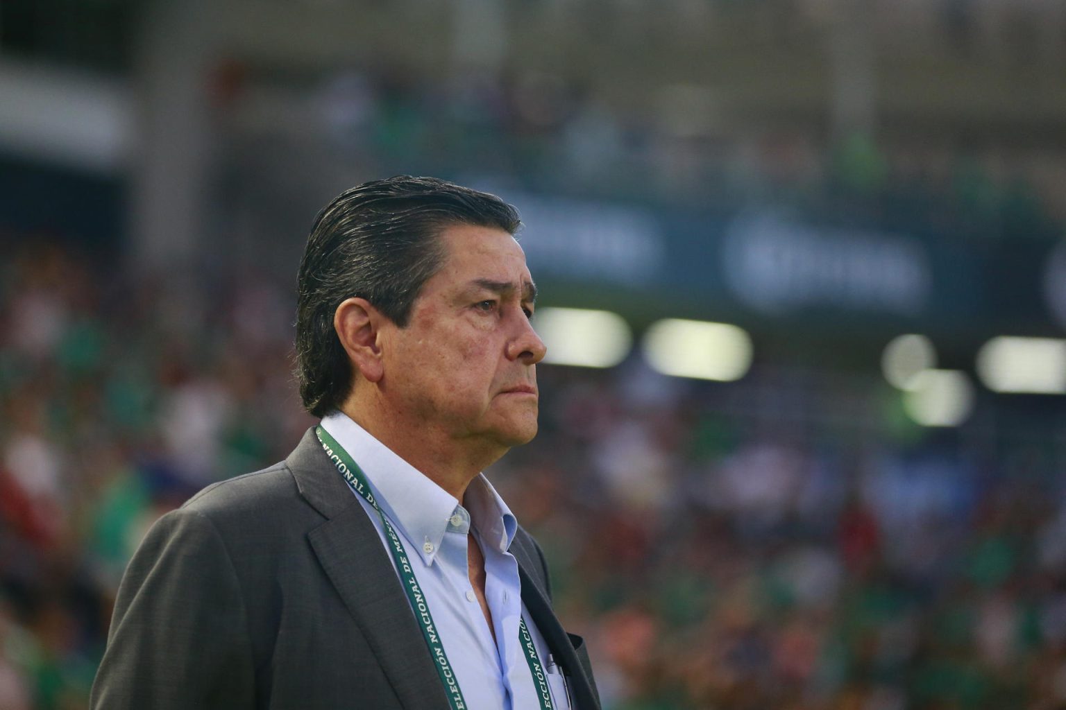 Fotografía de archivo, tomada el pasado 7 de junio, en la que se registró al seleccionador del equipo nacional masculino de fútbol de Guatemala, el mexicano Luis Fernando Tena, en el estadio El Kraken, en Mazatlán (México). EFE/Francisco Guasco