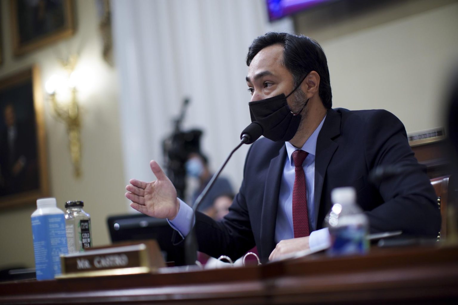 Fotografía de archivo donde aparece el congresista Joaquín Castro. EFE/EPA/AL DRAGO / POOL