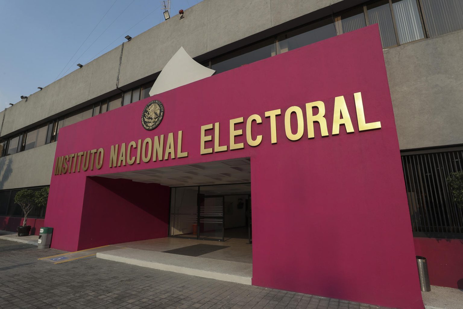 Fotografía del edificio del Instituto Nacional Electoral (INE), el 10 de abril de 2023, en la Ciudad de México. (México). EFE/ Isaac Esquivel