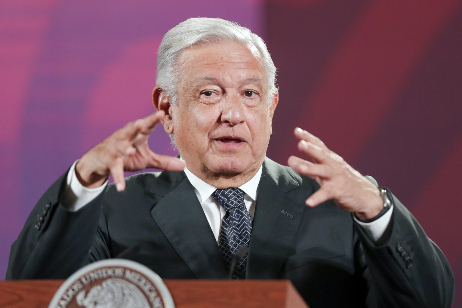 El presidente mexicano, Andrés Manuel López Obrador, habla durante su conferencia de prensa matutina hoy, en el Palacio Nacional de la Ciudad de México (México). EFE/ Isaac Esquivel