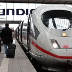 Los seleccionados son Cadence, en el que están incluidas las empresas SNC-Lavalin (Canadá) y Systra (Francia), Intercity Rail Developers, del que forma parte la británica First Rail, y QConnexiON Rail Partners, que tiene entre sus socios a los ferrocarriles alemanes, Deutsche Bahn. Fotografía de archivo. EFE/EPA/ANNA SZILAGYI