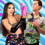 Fotografía cedida por los Premios MTV MIAW, donde se observa a la influencer mexicana Domelipa (i), acompañada del cantante puertoriqueño Guaynaa (d). EFE/ Premios MTV MIAW /SOLO USO EDITORIAL/SOLO DISPONIBLE PARA ILUSTRAR LA NOTICIA QUE ACOMPAÑA (CRÉDITO OBLIGATORIO)