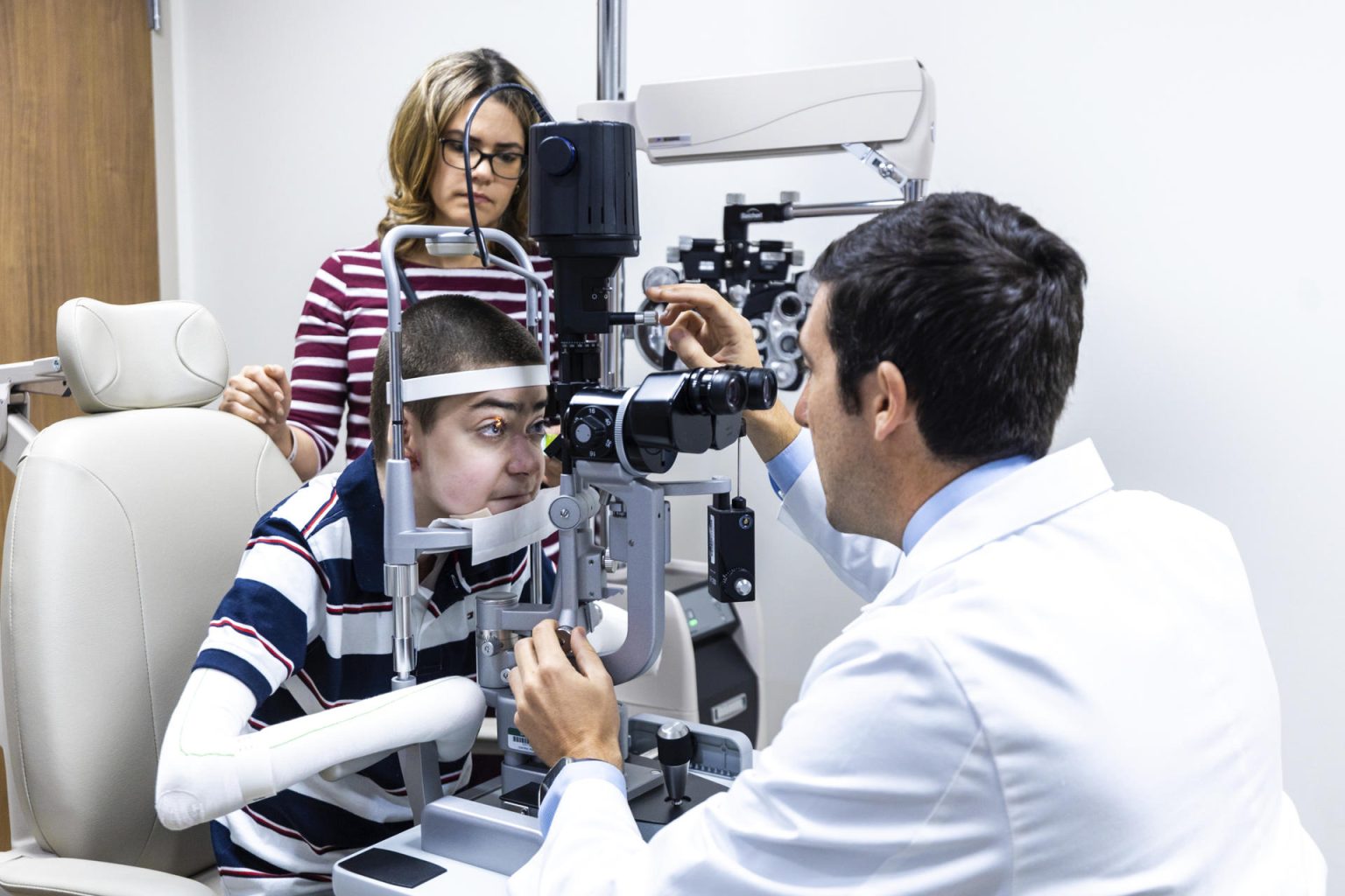 Fotografía cedida por la Universidad de Miami de Antonio Vento, ahora de 14 años, durante un control médico en Miami (EE. UU). EFE/ Universidad De Miami SOLO USO EDITORIAL/NO VENTAS/SOLO DISPONIBLE PARA ILUSTRAR LA NOTICIA QUE ACOMPAÑA/CRÉDITO OBLIGATORIO