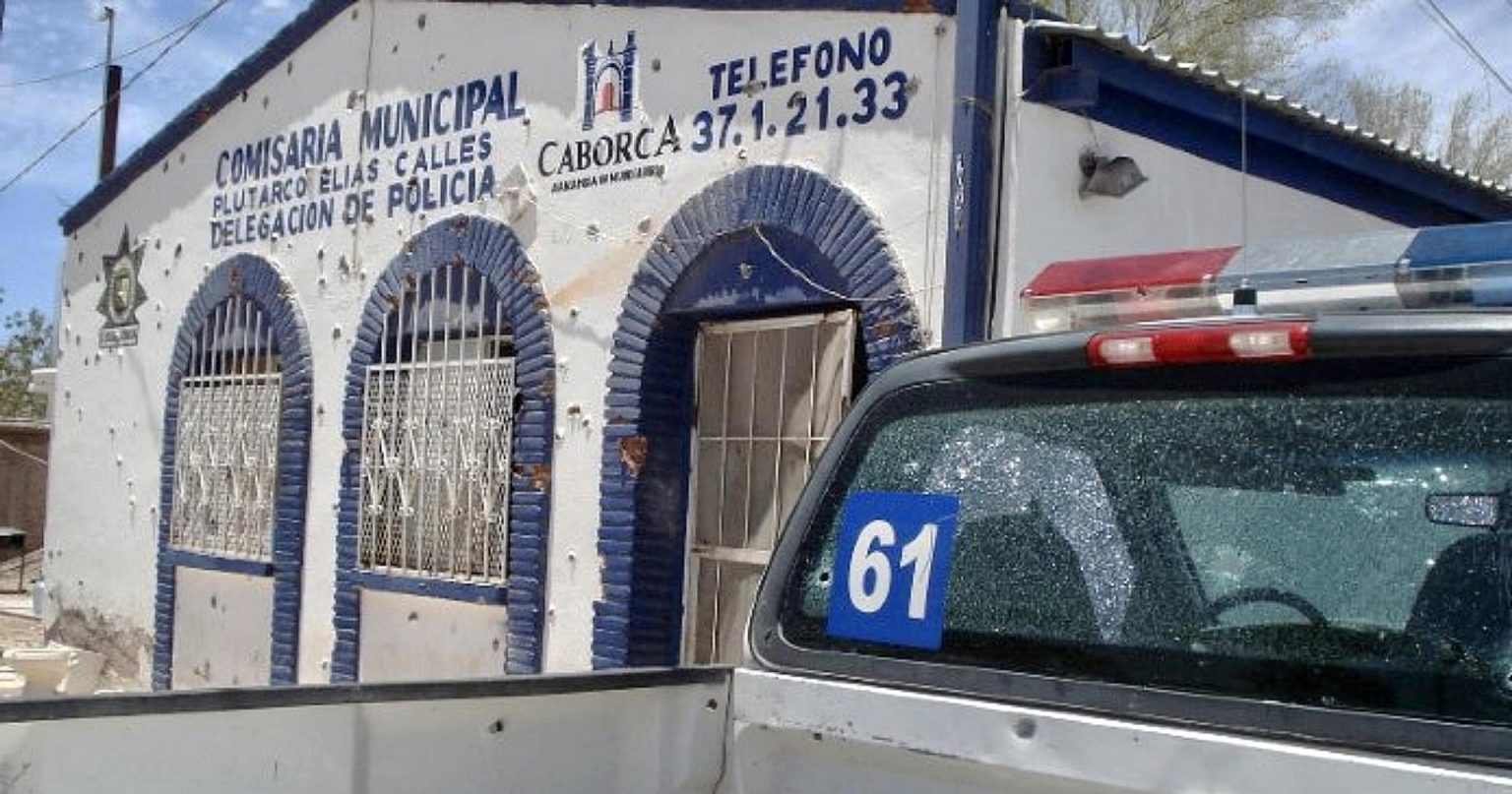 Fotografía de atrchivo que muestra los impactos de balas en una patrulla en el estado de Sonora (México). EFE/ Daniel Sánchez