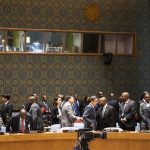 Los delegados buscan sus asientos antes de un debate abierto del Consejo de Seguridad sobre la seguridad y la dignidad de los civiles en conflicto en la sede de la ONU en Nueva York, EE. UU. Imagen de archivo. EFE/EPA/ALESSANDRO DELLA VALLE