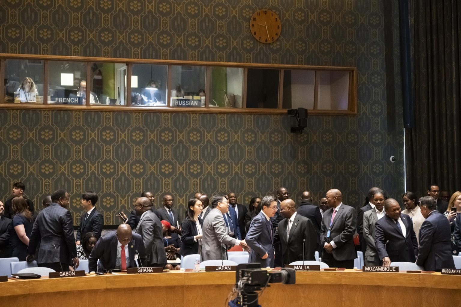 Los delegados buscan sus asientos antes de un debate abierto del Consejo de Seguridad sobre la seguridad y la dignidad de los civiles en conflicto en la sede de la ONU en Nueva York, EE. UU. Imagen de archivo. EFE/EPA/ALESSANDRO DELLA VALLE