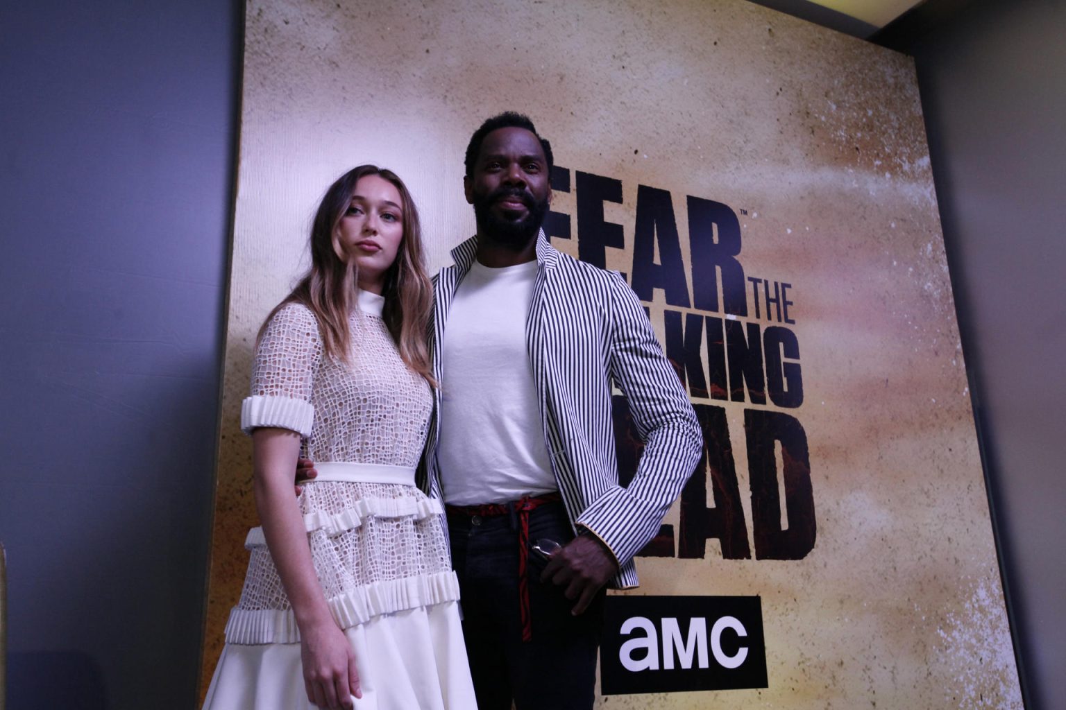 Fotografía de archivo de los actores Alycia Debnam-Carey (i) y Domingo Colman (d), quienes participan en una conferencia de prensa sobre la tercera temporada de la serie "Fear the Walking Dead", en Ciudad de México. EFE/Jorge Núñez