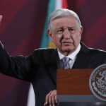 El presidente de México, Andrés Manuel López Obrador, habla durante una rueda de prensa hoy, en el Palacio Nacional de Ciudad de México (México). EFE/Mario Guzmán