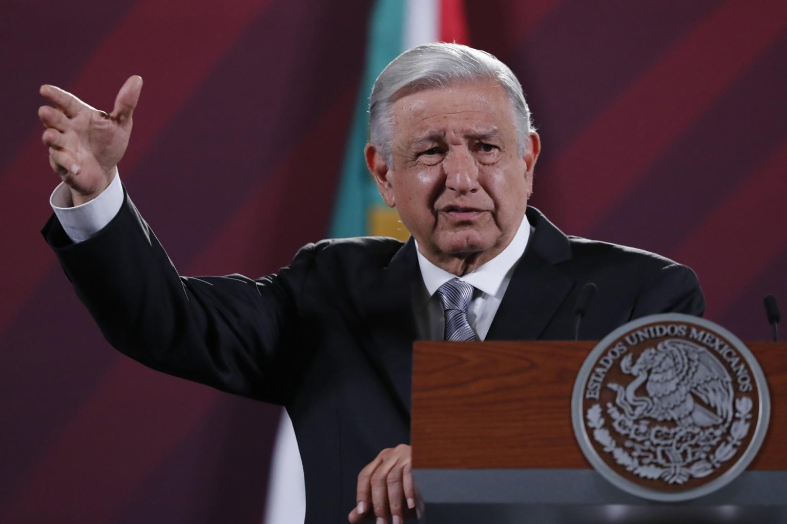 El presidente de México, Andrés Manuel López Obrador, habla durante una rueda de prensa hoy, en el Palacio Nacional de Ciudad de México (México). EFE/Mario Guzmán