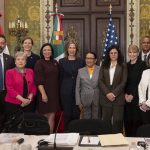 Fotografía cedida hoy por la presidencia de México de la titular de la Secretaria de Seguridad Ciudadana, Rosa Icela Rodríguez (c), la asesora de Seguridad Nacional de la Casa Blanca, Elizabeth Sherwood-Randall (6-i), la canciller mexicana, Alicia Bárcena (3-i) y la secretaria de Gobernación, Luisa María Alcalde (6-d) posan al término de una reunión en el Palacio Nacional de Ciudad de México (México). EFE/Presidencia de México/SOLO USO EDITORIAL/SOLO DISPONIBLE PARA ILUSTRAR LA NOTICIA QUE ACOMPAÑA (CRÉDITO OBLIGATORIO)