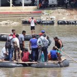 Migrantes permanecen varados este sábado, en el municipio de Tapachula en Chiapas (México). EFE/Juan Manuel Blanco