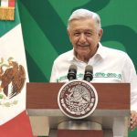 Fotografía cedida hoy por la presidencia de México, del mandatario mexicano, Andrés Manuel López Obrador, durante una rueda de prensa en el municipio de La Paz, en Baja California Sur (México). EFE/Presidencia de México/SOLO USO EDITORIAL/SOLO DISPONIBLE PARA ILUSTRAR LA NOTICIA QUE ACOMPAÑA(CRÉDITO OBLIGATORIO)