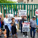 Un grupo de periodistas protestan, por la muerte de su compañero Nelson Matus Peña, hoy en el balneario de Acapulco, estado de Guerrero (México). EFE/David Guzmán