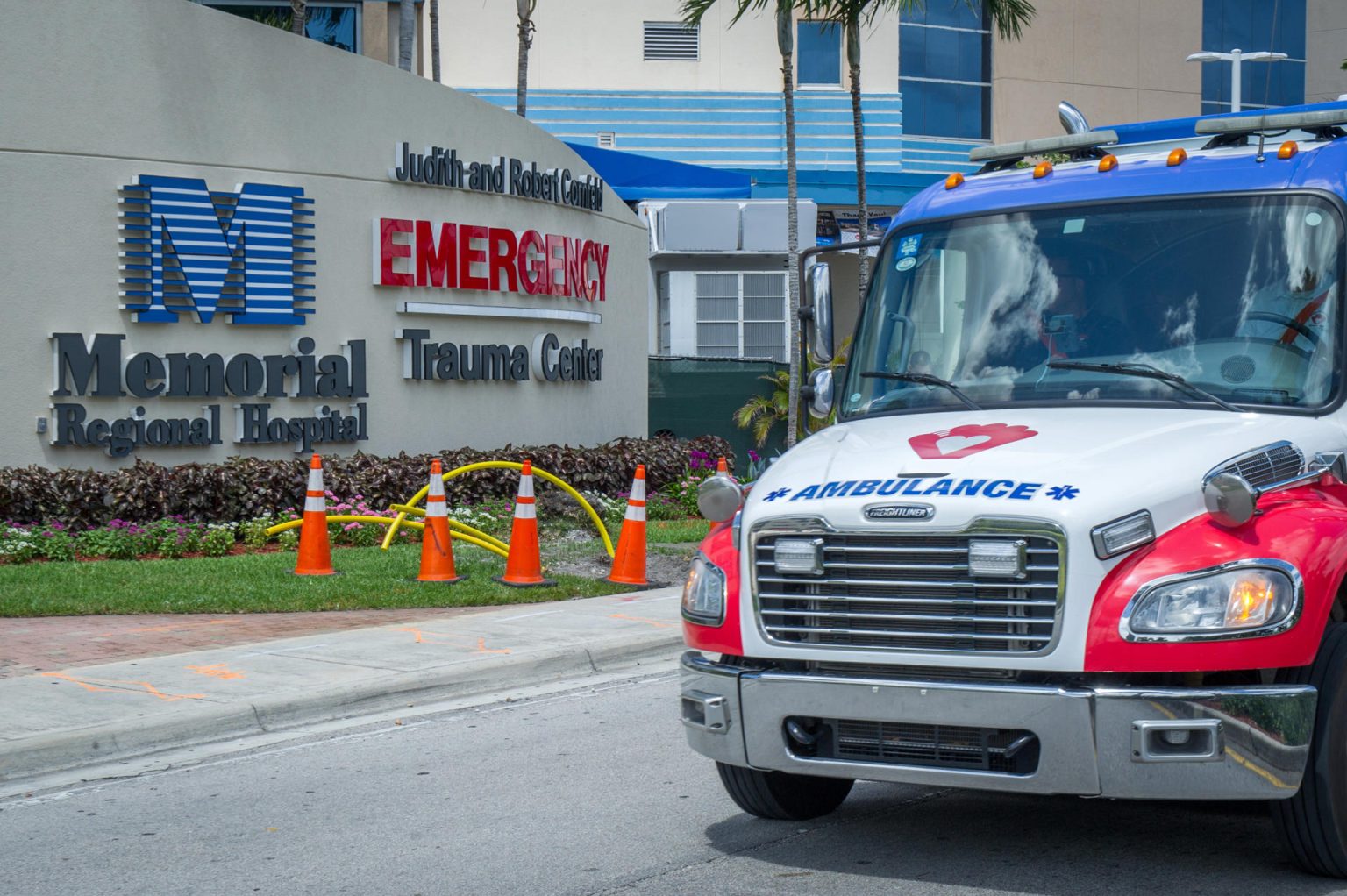 Fotografía de archivo de una ambulancia en Florida. EFE/Giorgio Viera