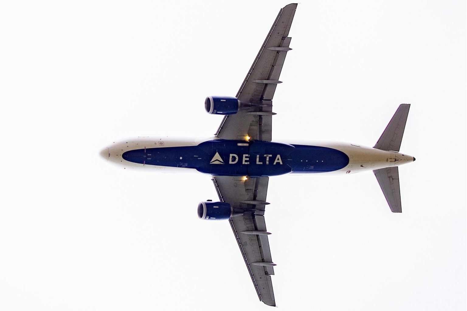 Fotografía de archivo de un avión de la compañía Delta Airlines. EFE/EPA/MICHAEL REYNOLDS