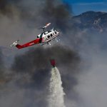 El piloto, de 41 años, es la tercera persona que muere este año combatiendo incendios forestales en el país. El 13 de julio, la bombera Devyn Gale, de 19 años, falleció cuando le cayó un árbol mientras participaba en tareas de extinción en la provincia de Columbia Británica. Fotografía de archivo. EFE/ MICHAL CZERWONKA