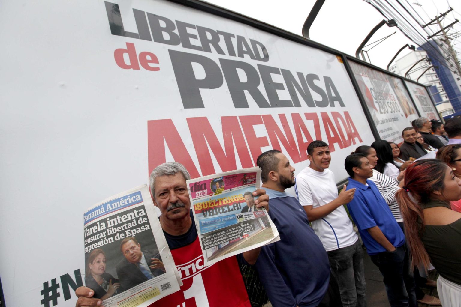 Un grupo de empleados de la editorial panamaña EPASA realiza una protesta en la ciudad de Panamá. Imagen de archivo. EFE/Alejandro Bolívar