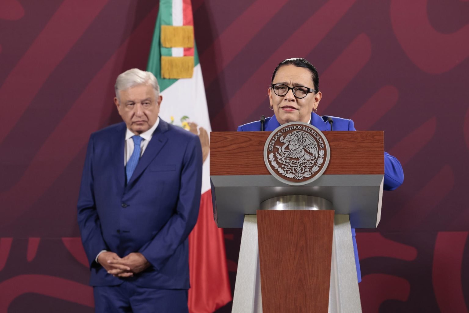 La secretaria de Seguridad y Protección Ciudadana (SSPC), Rosa Icela Rodríguez, habla durante una rueda de prensa hoy, en el Palacio Nacional de Ciudad de México (México). EFE/José Méndez