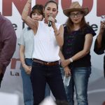 La aspirante a la candidatura presidencial por el oficialista Movimiento Regeneración Nacional (Morena), Claudia Sheinbaum, participa ayer durante un acto protocolario en Ciudad Juárez, en Chihuahua (México). EFE/Luis Torres