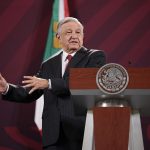 El presidente de México, Andrés Manuel López, habla durante su rueda de prensa diaria hoy, en el Palacio Nacional de la Ciudad de México (México). EFE/ José Méndez