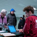 Voluntarios se registran en el programa de censo de la estimación de la población en Nueva York (EEUU). EFE/Ángel Colmenares