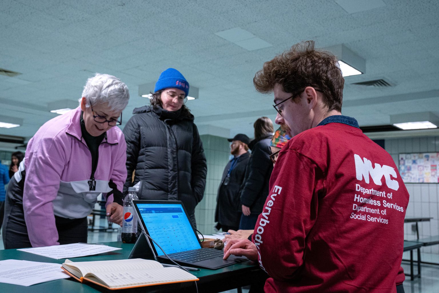 Voluntarios se registran en el programa de censo de la estimación de la población en Nueva York (EEUU). EFE/Ángel Colmenares