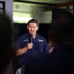 Fotografía de archivo del gobernador de Florida, Ron DeSantis. EFE/EPA/Adam Davis