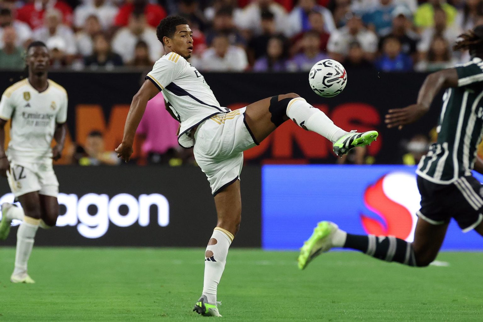 Jude Bellingham del Real Madrid en acción ante el Manchester United, en Houston, Texas (EE.UU.), este 26 de julio de 2023. EFE/EPA/Adam Davis