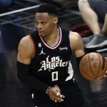 Fotografía de archivo en la que se registró al base estrella de los Clippers de Los Ángeles, Russell Westbrook, en el coliseo Crypto.com Arena, en Los Ángeles (California, EE.UU.). EFE/Etienne Laurent