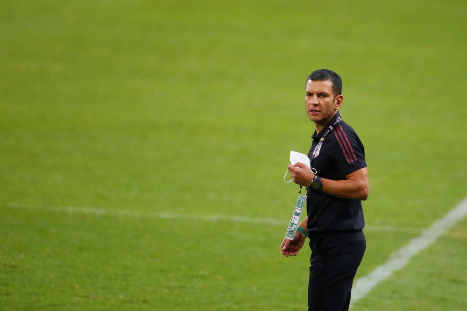 Fotografía de archivo en la que se registró a Jaime Lozano, seleccionador interino de la selección nacional masculina de fútbol de México, en el estadio Jalisco, en Guadalajara (México). EFE/Francisco Guasco