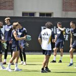 Jugadores del Real Madrid participan en un entrenamiento de pretemporada hoy, en las instalaciones de la Universidad de California UCLA, en Los Ángeles (Estados Unidos). EFE/Armando Arorizo