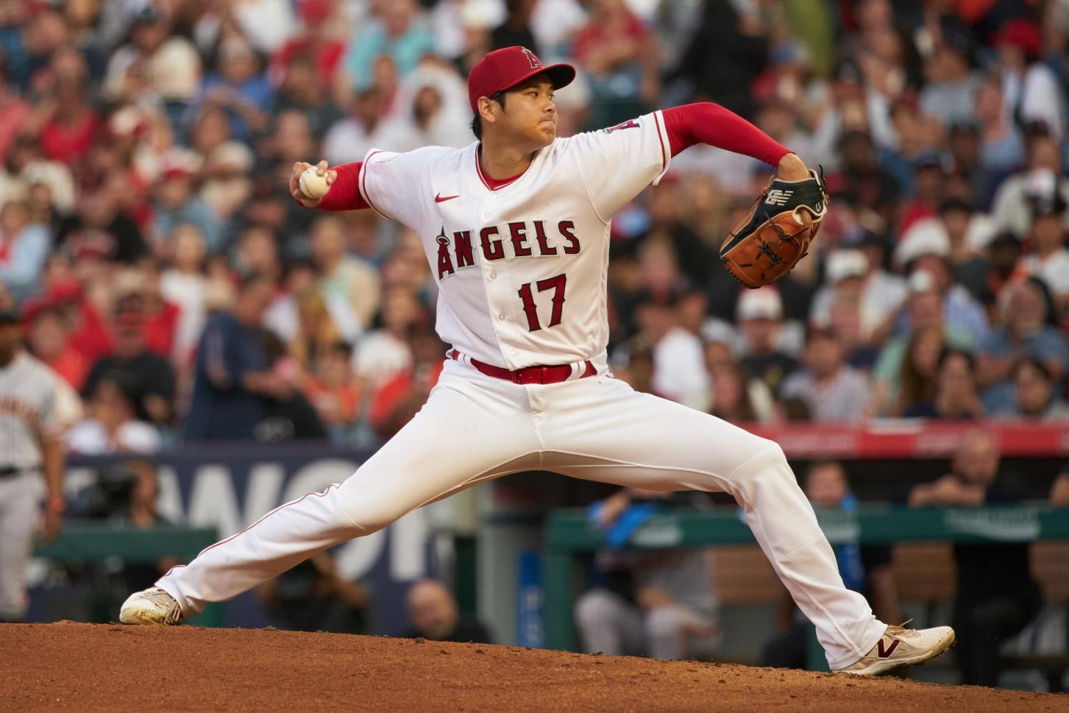 El lanzador abridor de Los Angeles Angels, Shohei Ohtani, lanza durante el partido de béisbol de la MLB entre los Gigantes de San Francisco y los Angelinos de Los Ángeles, este 9 de agosto de 2023. EFE/EPA/CENA DE ALLISON