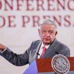 El presidente de México, Andrés Manuel López Obrador, habla hoy durante una rueda de prensa en Palacio Nacional, en Ciudad de México (México). EFE/ Isaac Esquivel