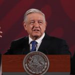 El presidente de México, Andrés Manuel López Obrador, habla duranteuna rueda de prensa en el Palacio Nacional, de la Ciudad de México (México). EFE/Mario Guzmán