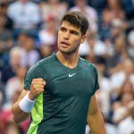 El tenista español Carlos Alcaraz fue registrado este miércoles, 9 de agosto, al celebrar un punto que le anotó al estadounindene Ben Shelton, durante un partido de la primera ronda del Máster 1000 de Canadá, en Toronto (Canadá). EFE/Eduardo Lima