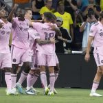 Los jugadores del Inter Miami CF celebran después de que el delantero de Miami, Lionel Messi, anotara un gol contra el Nashville SC. EFE/EPA/MARK HUMPHREY