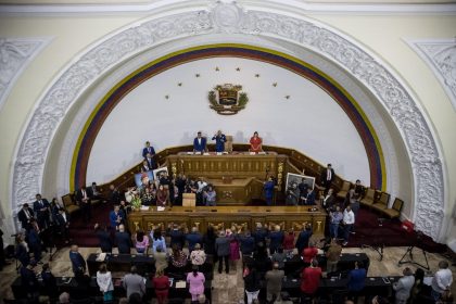 Diputados y la nueva directiva del Consejo Nacional Electoral (CNE) de Venezuela fueron registrados este jueves, 24 de agosto, tras la elección de los nuevos rectores del consejo en mención, en el Palacio Federal Legislativo, en Caracas (Venezuela). EFE/Miguel Gutiérrez