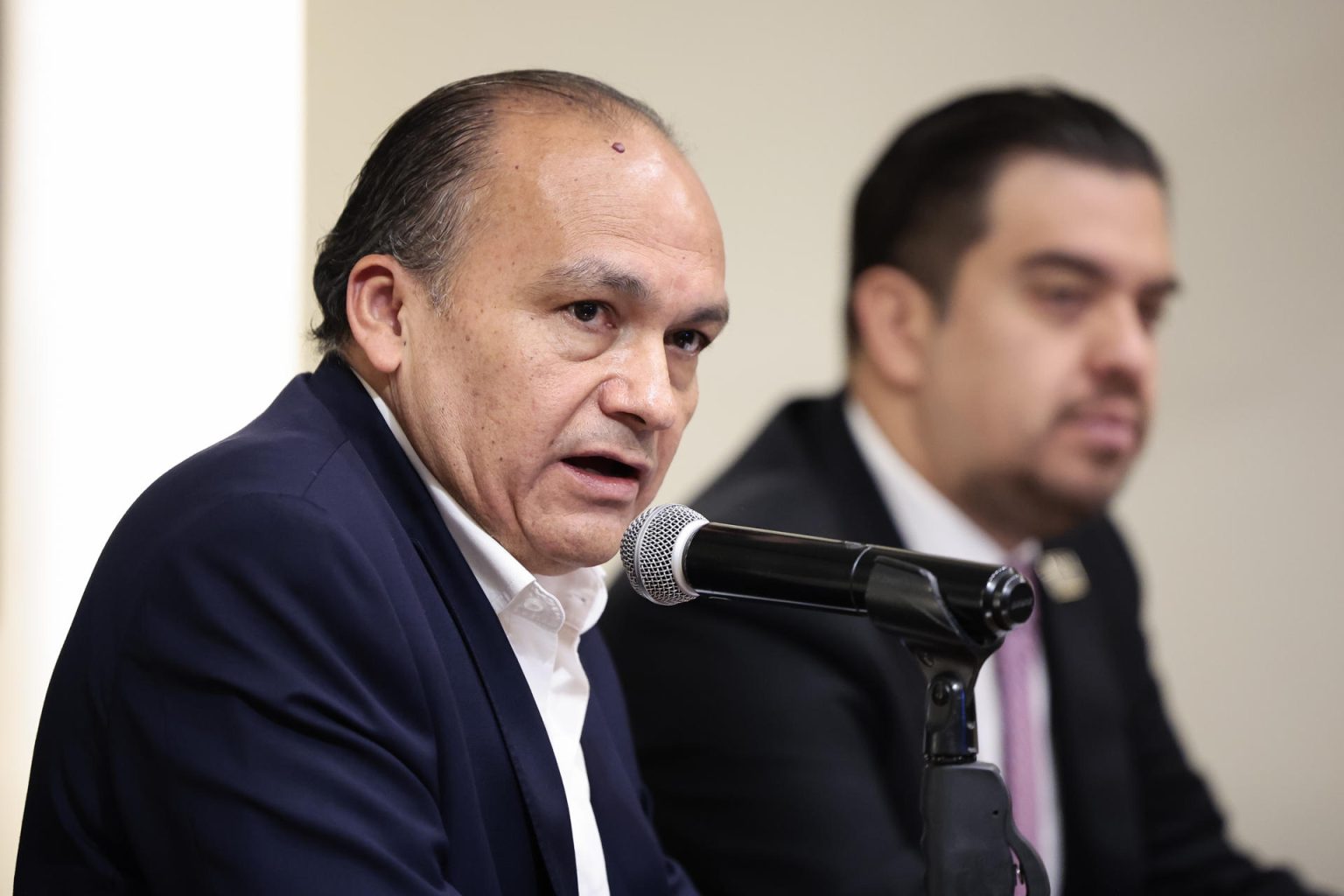 El vicepresidente de Sanidad e Inocuidad Agroalimentaria del Consejo Nacional Agropecuario, Mario Puente, habla hoy durante una rueda de prensa en Ciudad de México (México). EFE/José Méndez