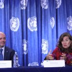 El director general del instituto Nacional de Neurología y Neurociencia, Ángel Arauz (i), acompañado de la directora general adjunta de Ciencias Sociales y Humanas de la Unesco, Gabriela Ramos (d), participan durante un rueda de prensa hoy, en Ciudad de México (México). EFE/Sáshenka Gutiérrez