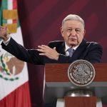 El presidente de México, Andrés Manuel López Obrador, habla durante una rueda de prensa hoy, en el Palacio Nacional de Ciudad de México (México). EFE/ José Méndez